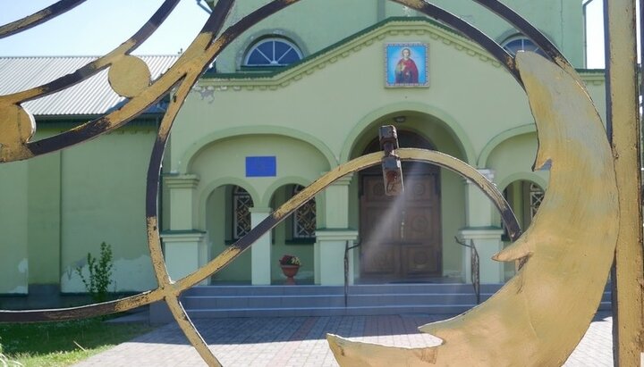 Human rights activist: UOC churches seized by OCU stand empty