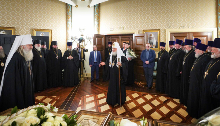 Patriarch Kirill accepts congratulations on his 76th birthday. Photo: foto.patriarchia.ru