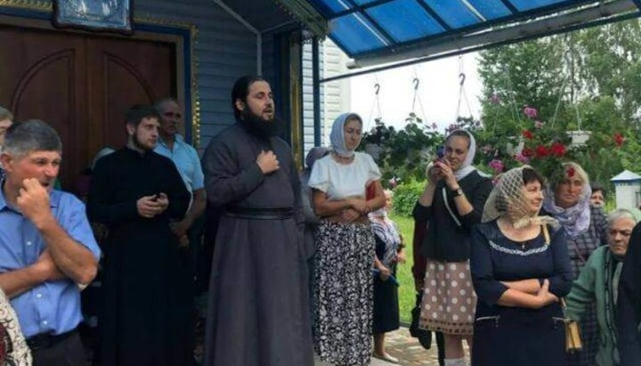 St Nicholas community of the UOC near its church in Hilcha. Photo: rivne.church.ua