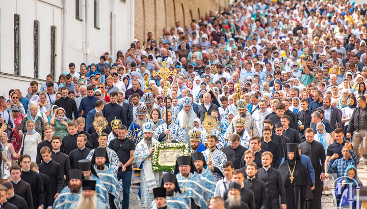 Procession with the cross in the Kyiv-Pechersk Lavra. Photo: UOC