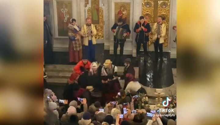 UGCC believers “rock the devil” during a Christmas performance. Photo: video screenshot from Victoria Kokhanovska's Facebook page