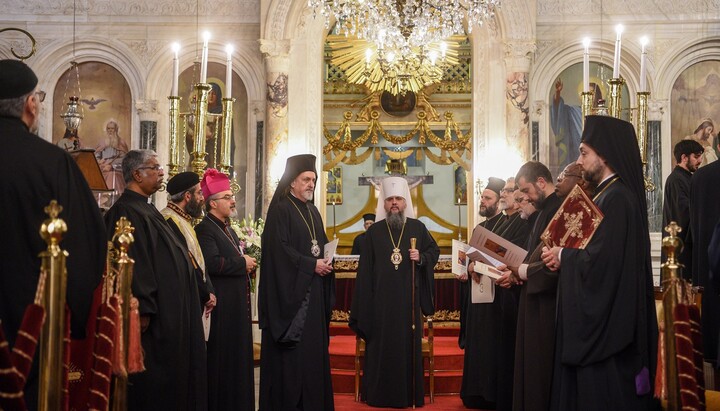 Dumenko leading an ecumenical prayer service. Photo: pomisna.info