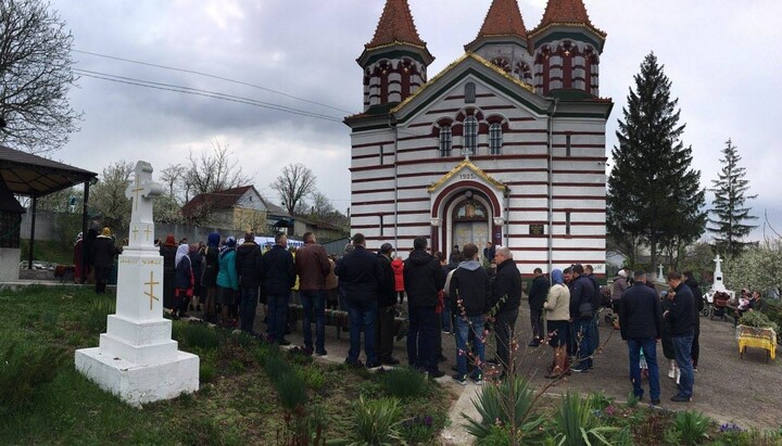 A UOC church in Zadubrivka. Photo: facebook.com/zadubrivka