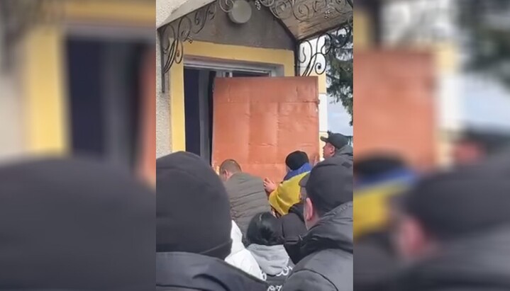 Seizure of a church in Yurkivtsi. Photo: UOC