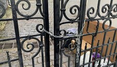 Unknown people lock Lavra monks in the building, one of them feels unwell