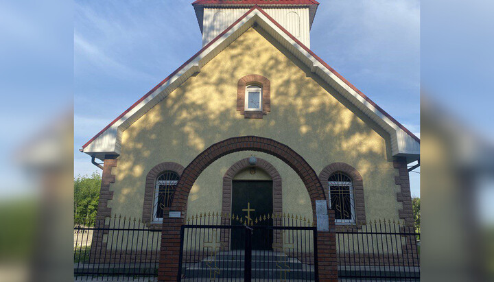 The Church of the Holy Great Martyr Demetrius of Thessaloniki (UOC) in the village of Cherniakhiv, Kyiv region. Photo: spzh.news