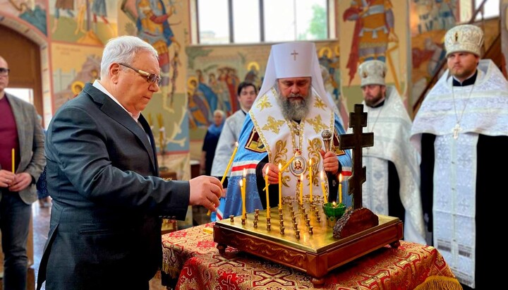 Acting Mayor of Kryvyi Rih Yuri Vilkul and Metropolitan Efrem at a memorial service for the victims of the missile attack. Photo: eparhia.com.ua