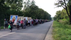 More than 3,000 pilgrims going in Kamyanets-Pochaiv procession 