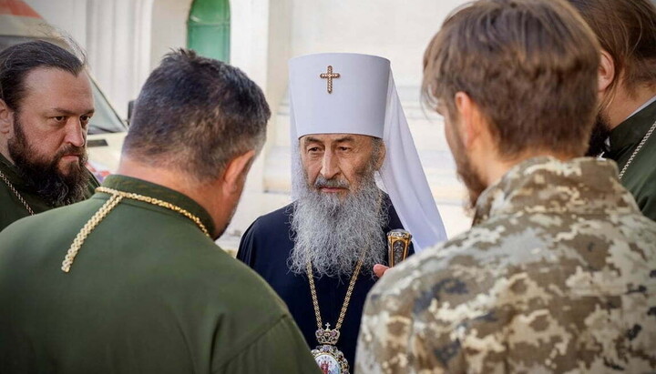 The UOC Primate with military chaplains. Photo: eparhia.vn.ua