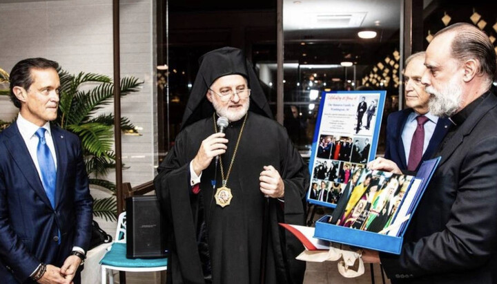 Archbishop Elpidophoros with US politicians. Photo: aydinlik.com.tr