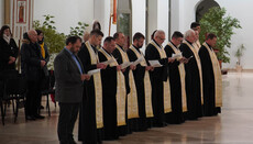 KDAiS professor prays for unity with Uniates & Catholics at UGCC cathedral