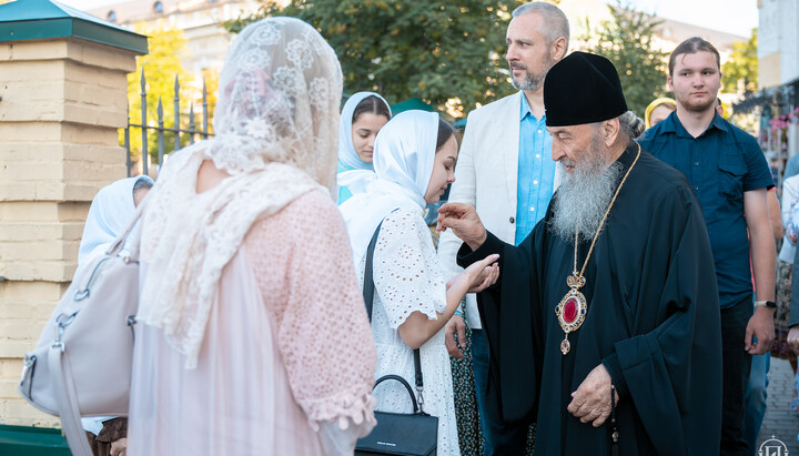 His Beatitude Metropolitan Onuphry and believers in Kyiv-Pechersk Lavra on June 9, 2024. Photo: news.church.ua