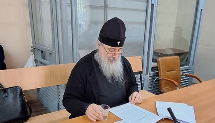 Metropolitan Arseniy in the courtroom. Photo: Sviatohirsk Dormition Lavra/Facebook