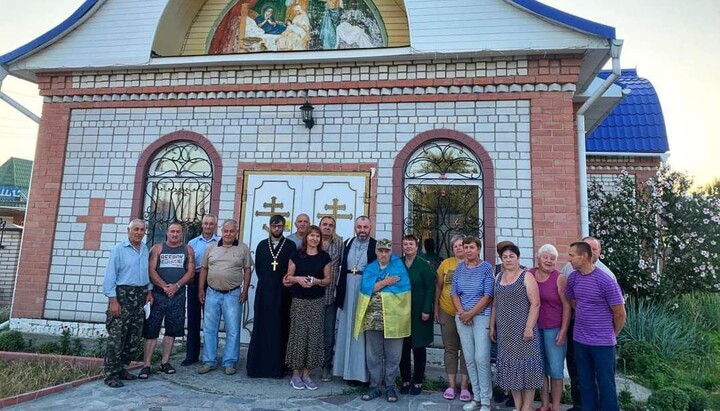 In Rudnia, OCU supporters, accompanied by police, seize a UOC church