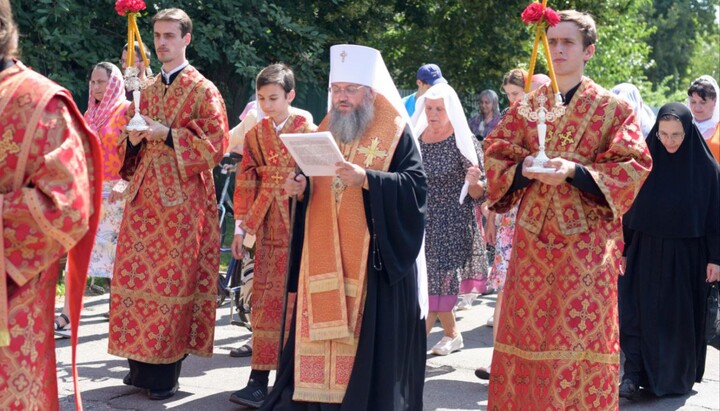 Cross procession in the Nizhyn Eparchy of the UOC. Photo: t.me/nizhin_eparkhia