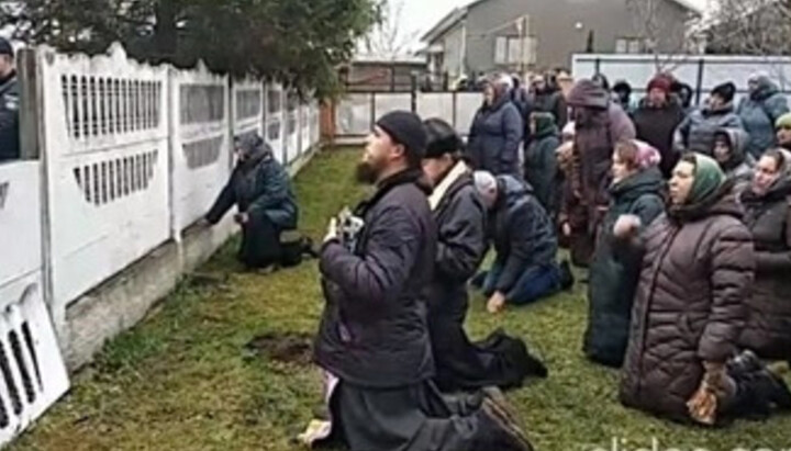 UOC believers after the seizure of the church in Mykhalche. Photo: Pravlife