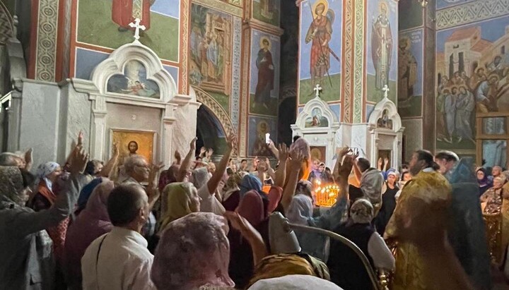 Voting by the UOC religious community at the Assumption Cathedral in Kaniv on August 10, 2024. Photo: t.me/dozor_kozak1