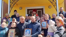 In Mytyntsi, OCU tries to forcibly evict many-children priest from his home