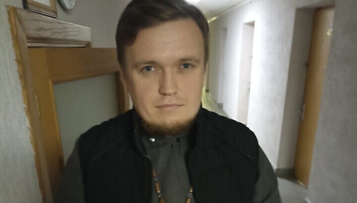 Father Serhiy Chertylin in custody. Photo: Myriany