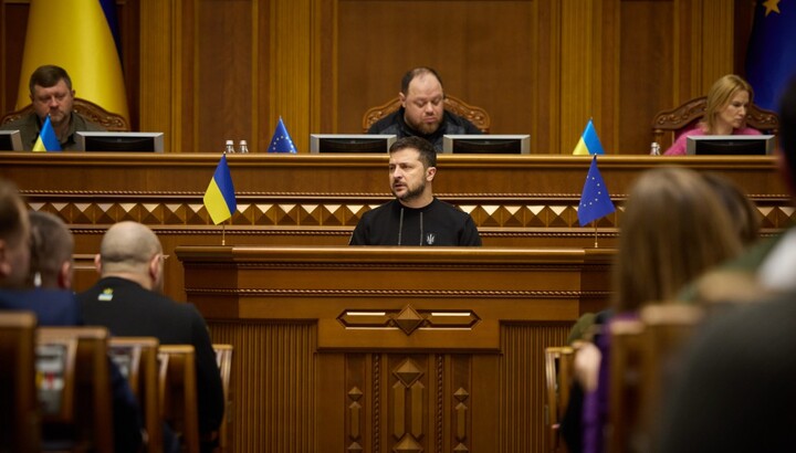 Zelensky speaking in the Parliament. Photo: president.gov.ua