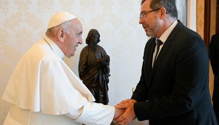 The Pope and Andriy Yurash. Photo: Facebook of the Ukrainian Embassy in the Vatican