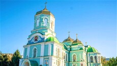 Representatives of OCU seize Dormition Church of UOC in Zolotonosha