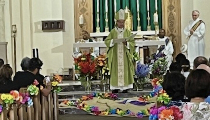 An RCC bishop in the United States serves Mass for gay and transgender people. Photo: newwaysministry.org