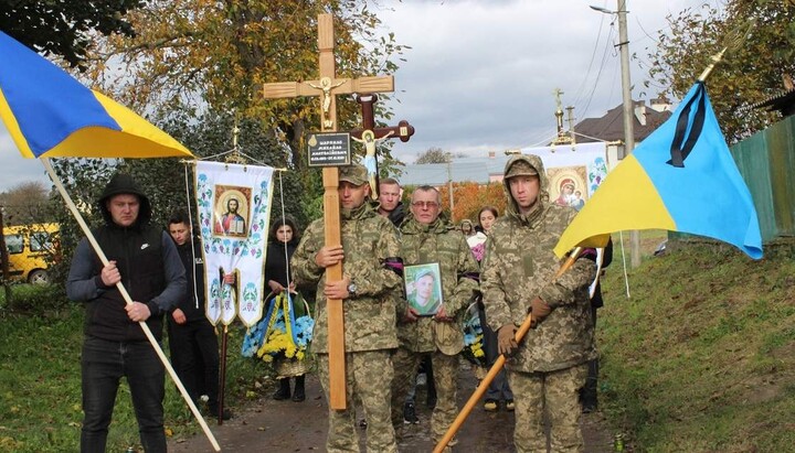 A funeral of fallen AFU soldier Mykhailo Sharpyl in the village of Vidniv. Photo: Kulykivka Village Council