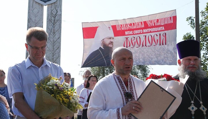 Anatoliy Bondarenko meeting Metropolitan Theodosiy after the latter was elevated to the rank of metropolitan. 21.08.21. Photo: cherkasy.church.ua