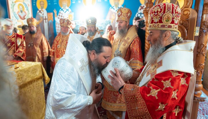 His Beatitude Metropolitan Onuphry addresses Bishop Seraphim of Novovorontsovka, Vicar of the Novokakhovka Eparchy. Photo: uoc-news.church