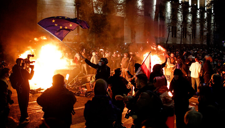 Protests between activists and authorities continue in Georgia. Photo: DAVID MDZINARISHVILI