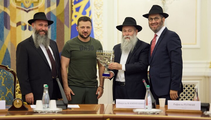 Volodymyr Zelensky with Jewish clergy at the Office of the President. Photo: President's website