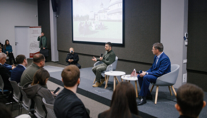 Volodymyr Zelensky at a meeting with UCU students. Photo: UCU