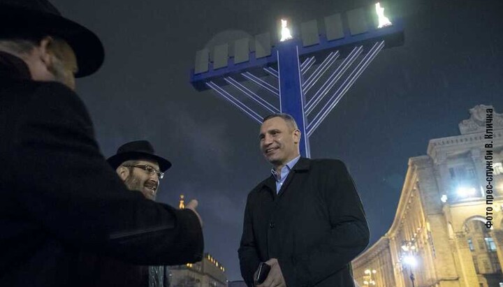 Klitschko after lighting the Hanukkah menorah on Maidan. Photo: Klitschko's website