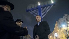 Rabbi: Those opposed to menorahs in central Kyiv are serving Russia