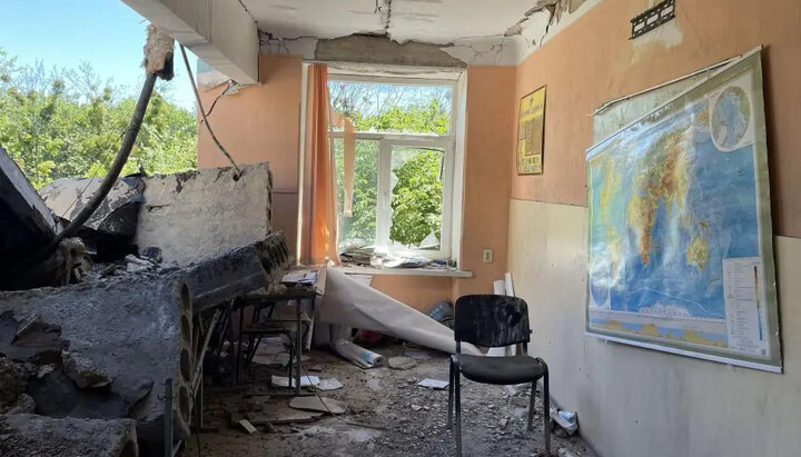 A destroyed school in Ukraine. Photo: hrw.org