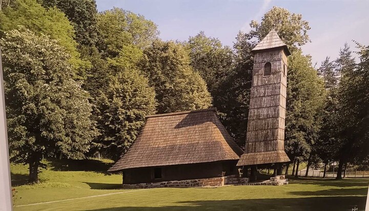 Изложба фотографија старих дрвених храмова Републике Срп