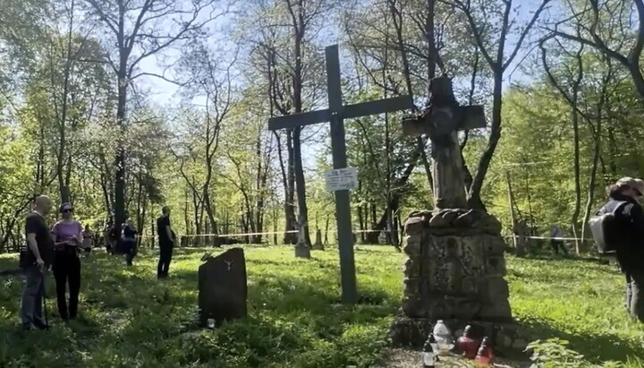 Споменик жртвама Волињског покоља. Фото: rfi.fr