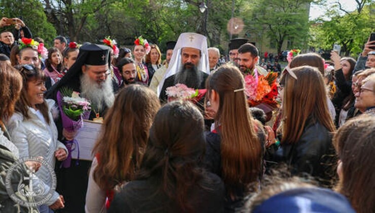 Бугарски патријарх Данило с окупљеним народом. Фото: БПЦ
