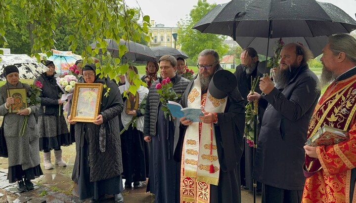 На месту Десјатиног манастира УПЦ одслужила молебан на годишњицу његовог рушења