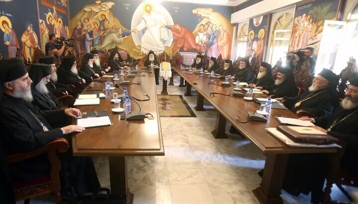 Богослов осудио смену Митрополита пафоског и упоредио је са судом над Христом