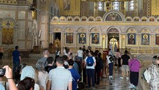 Хиљаде верника се поклонило руци Светог Саве