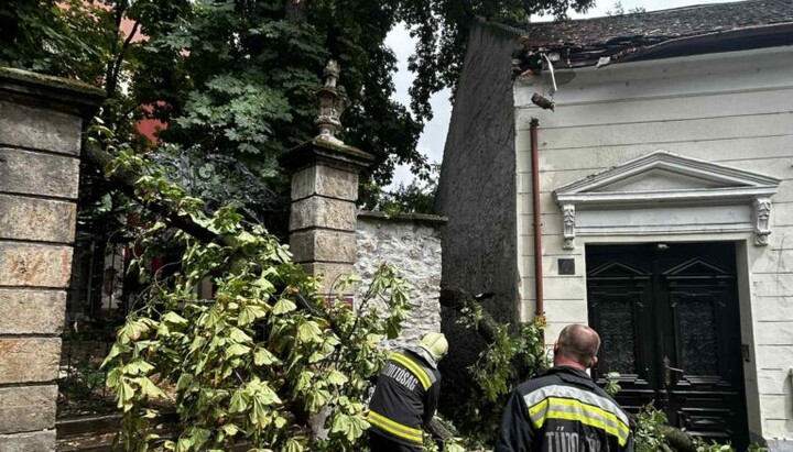 Олујно невреме нанело штету на многим храмовима у Мађарској
