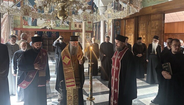 Патријарх Порфирије служио помен архимандриту Василију