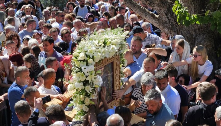 Више од 15.000 верника на прослави Мале Госпојине у манастиру Тумане