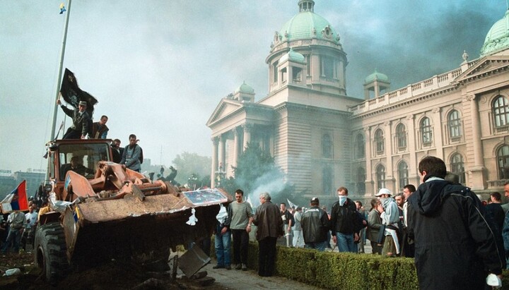 Београд, 5. октобра 2001. Фото: Ђорђе Којадиновић