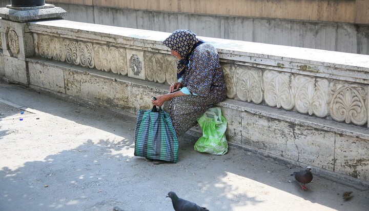 Усамљена старица. Фото: calinconstantinescu02