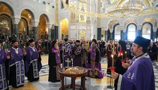 Патријарх Порфирије служио парастос пострадалима на Железничкој станици