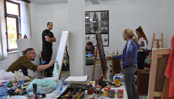 Учесници колоније стварају. Фото: РТВ Грачаница