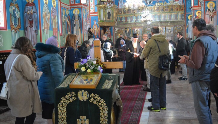 Митрополит Јован са верним народом. Фото: СПЦ